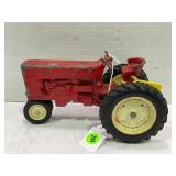 ERTL 1/16 INTERNATIONAL STEERABLE NARROW FRONT RED