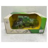 ERTL 1/50 JOHN DEERE 4425 COMBINE WITH GRAIN HEAD