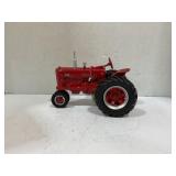 1/16 MCCORMICK FARMALL 400 NARROW FRONT TRACTOR