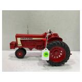 HUBLEY 1/16 MCCORMICK FARMALL 806 DIESEL NARROW