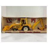 ERTL 1/16 INTERNATIONAL TRACTOR LOADER BACKHOE IN