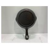 WAGNERWARE NO. 2 CAST IRON SKILLET WITH HEAT RING