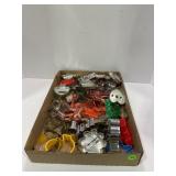 LARGE LOT OF VINTAGE COOKIE CUTTERS