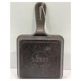 LODGE 5WS CAST IRON SQUARE SKILLET - 5'