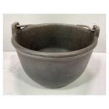 MINIATURE CAST IRON KETTLE WITH HANDLE - 5' WIDE