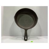 NO. 7 CAST IRON SKILLET WITH HEAT RING - 10 1/8'