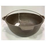 2 QUART CAST IRON DUTCH OVEN WITH HANDLE - MADE