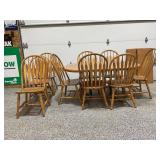 WOOD DINING ROOM TABLE WITH 2 LEAVES AND 9