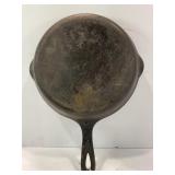 GRISWOLD #701 CAST IRON SKILLET - 9"