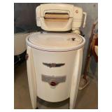 SPEED QUEEN MODEL #F701 WASHING MACHINE WITH