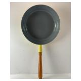 DESCOWARE ENAMELED CAST IRON 11" SKILLET - MADE IN