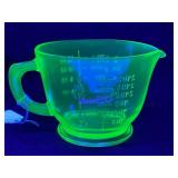 URANIUM VASELINE GLASS 2 CUP GLASS MEASURING CUP -