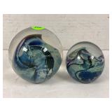 2 HANDBLOWN PAPERWEIGHTS. 1985/1986