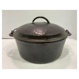 NO. 8 HAND HAMMERED CAST IRON DUTCH OVEN W/ LID
