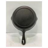 NO. 5 CAST IRON SKILLET W/ HEAT RING - 8 1/8' -
