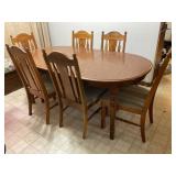 BROYHILL FURNITURE KITCHEN TABLE W/6 UPHOLSTERED