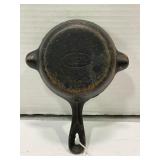 WAGNERWARE MINIATURE SKILLET WITH POUR SPOUT 1050-