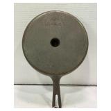 WAGNERWARE CAST IRON CORN BREAD SKILLET - 9"