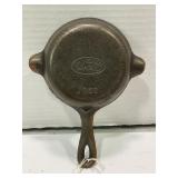 WAGNERWARE MINIATURE SKILLET WITH POUR SPOUT 1050-