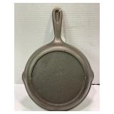 CLASSIC CAST IRON SKILLET WITH HEAT RING - 7 1/2"