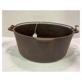 UNMARKED FLAT BOTTOM CAST IRON DUTCH OVEN WITH
