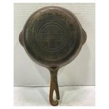 GRISWOLD #4 702 CAST IRON SKILLET - 6 1/2"