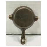 WAGNERWARE MINIATURE SKILLET WITH POUR SPOUT 1050-