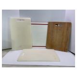 LOT OF 4 WOOD AND PLASTIC CUTTING BOARDS