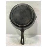 #5 UNMARKED E1123 CAST IRON SKILLET WITH HEAT RING