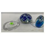 LOT OF 3 GLASS PAPERWEIGHTS - VESTA AND MORE