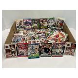 LARGE LOT OF NFL SPORTS CARDS - PEYTON AND ELI