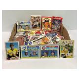 LARGE LOT OF MLB SPORTS CARDS - RICKEY HENDERSON,