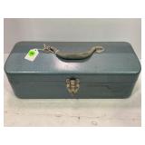 METAL TOOLBOX WITH CONTENTS - SCREWDRIVERS, LEVEL