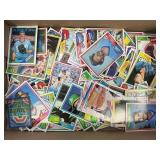 LARGE LOT OF VINTAGE MLB SPORTS CARDS