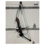 COMPOUND BOW WITH ARROWS, BROADHEADS, CAMO