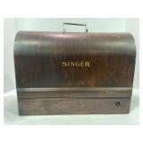 ANTIQUE SINGER SEWING MACHINE IN ORIGINAL OAK CASE