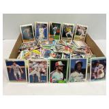 LARGE LOT OF VINTAGE MLB SPORTS CARDS - GREG