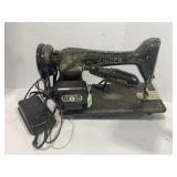 SINGER ANTIQUE SEWING MACHINE WITH SINGER FOOT