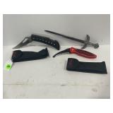 PAIR OF FROST CUTLERY FOLDING POCKET KNIVES WITH