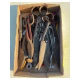 LARGE LOT OF VINTAGE METAL SCISSORS, POCKET KNIVES