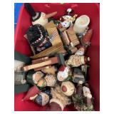 TOTE OF HOLIDAY DECORATIONS