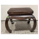 WOOD LOW ACCENT TABLE WITH CURVED CABRIOLE