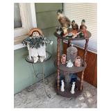 CONTENTS OF ENTRY WAY - PORCELAIN DUCKS & SQUIRREL
