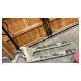 Crown pallet jack