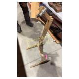 Rocky Giraffe needlework floor stand
