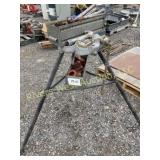 Rigid pipe vise No. 450 with pipe threaders