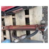 Hydraulic ram