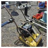 Vibrating plate compactor