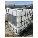 Poly water tank with steel pallet