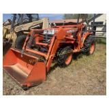 Kubota B7300 loader tractor